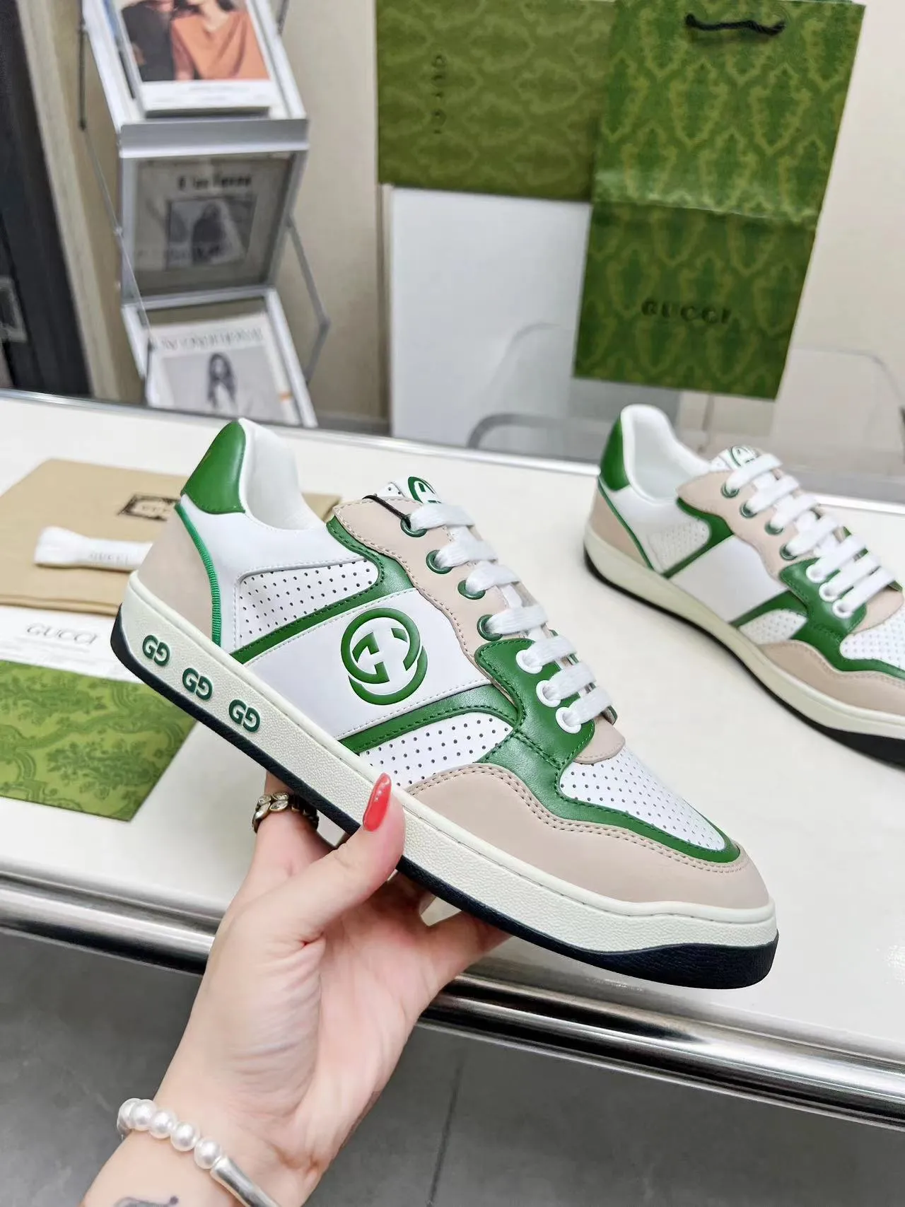 P620 💞💞Gucci G Home’s latest popular sports shoes, couple’s style, casual, retro white shoes 🌸🌸🌸 New popular series. The exquisite and compact interlocking double G logo romantically interprets the aesthetic concept of this series. Made of off-white leather, retro inspiration is cleverly blended into the sneaker design to reinterpret the brand logo. Exquisitely packaged at the delivery counter 🛍📦 ▪️Fabric: Original custom-made imported first-layer cowhide leather ▪️Lining: Original custom-made imported cowhide lining ▪️Outsole: Original molded two-color TPU outsole ▪️Size: Women's 35-40 / Men's 39-45
